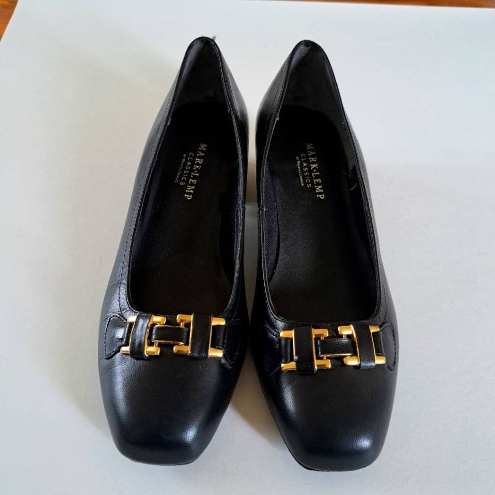 Women's Flats/Loafers In Nice Condition